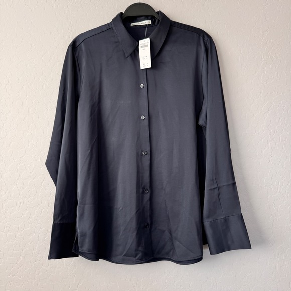 Abercrombie & Fitch Tops - NWT Abercrombie &‎ Fitch Button-Up Shirt Long Sleeve Collared Top Blouse Large